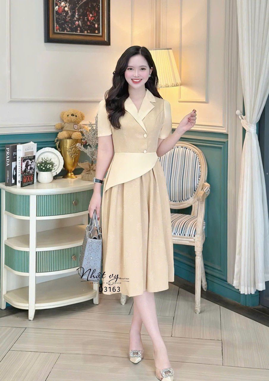 Đầm cổ vest phối bèo cách điệu đính nút bọc - D3163