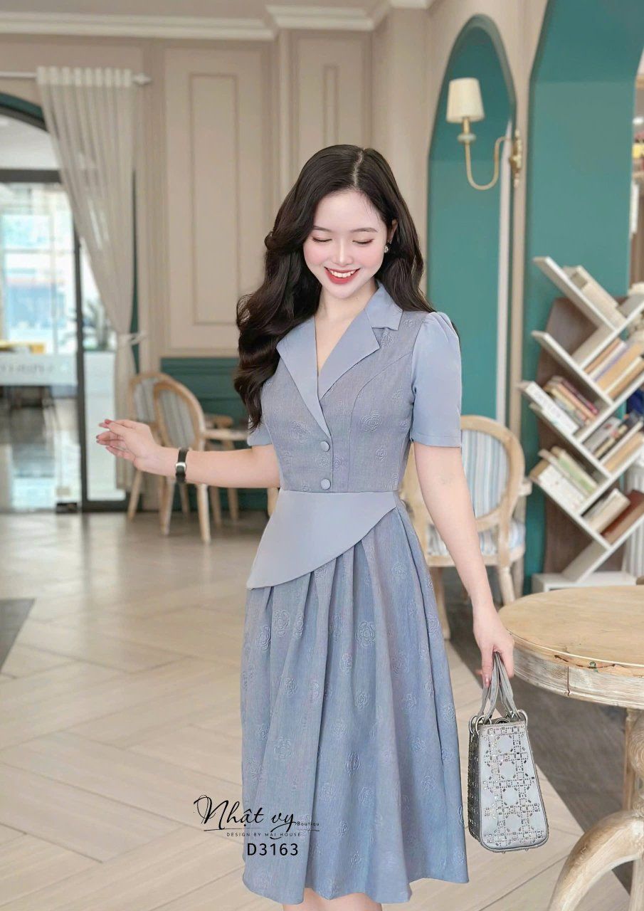 Đầm cổ vest phối bèo cách điệu đính nút bọc - D3163