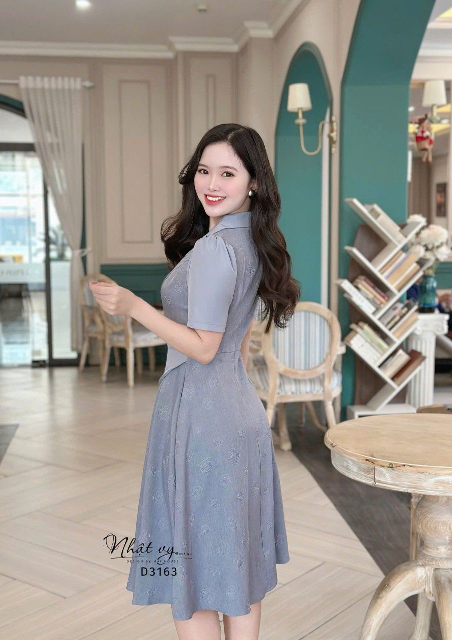 Đầm cổ vest phối bèo cách điệu đính nút bọc - D3163