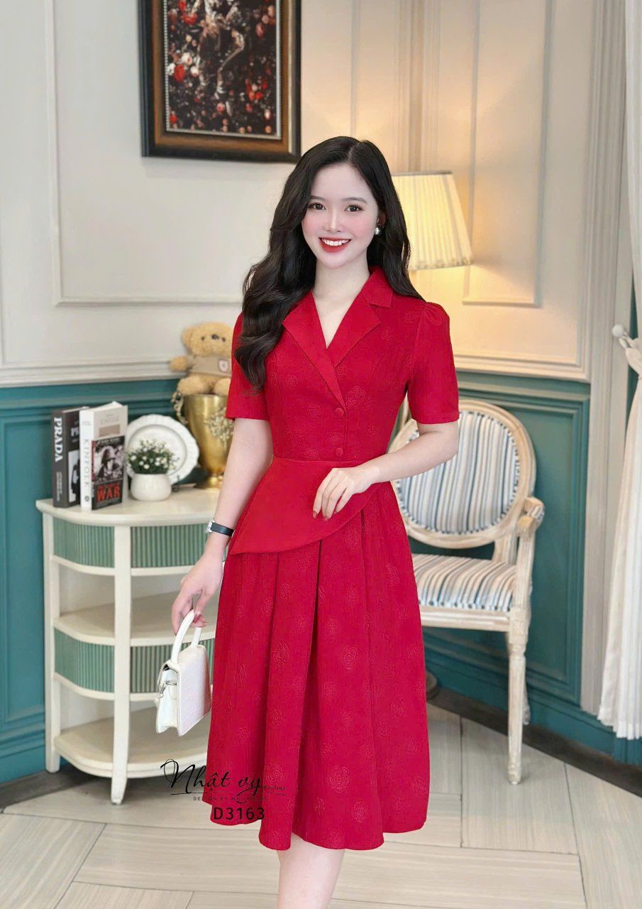 Đầm cổ vest phối bèo cách điệu đính nút bọc - D3163