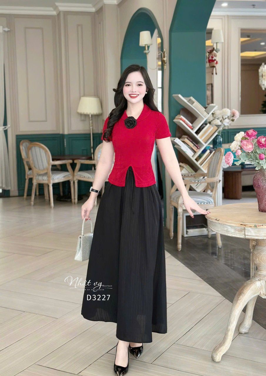 Set áo thun cổ bèo cài hoa kèm chân váy dáng dài - D3227