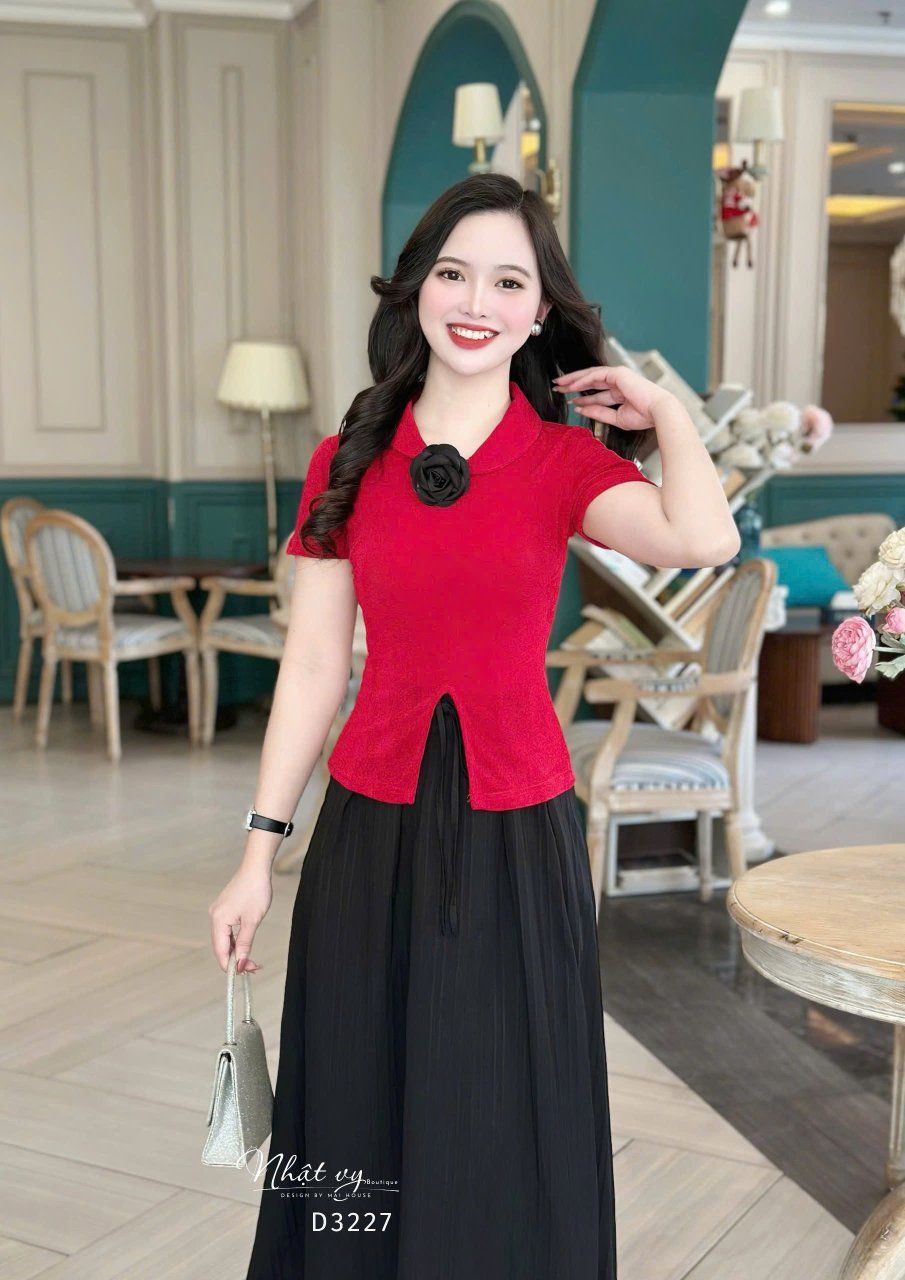Set áo thun cổ bèo cài hoa kèm chân váy dáng dài - D3227