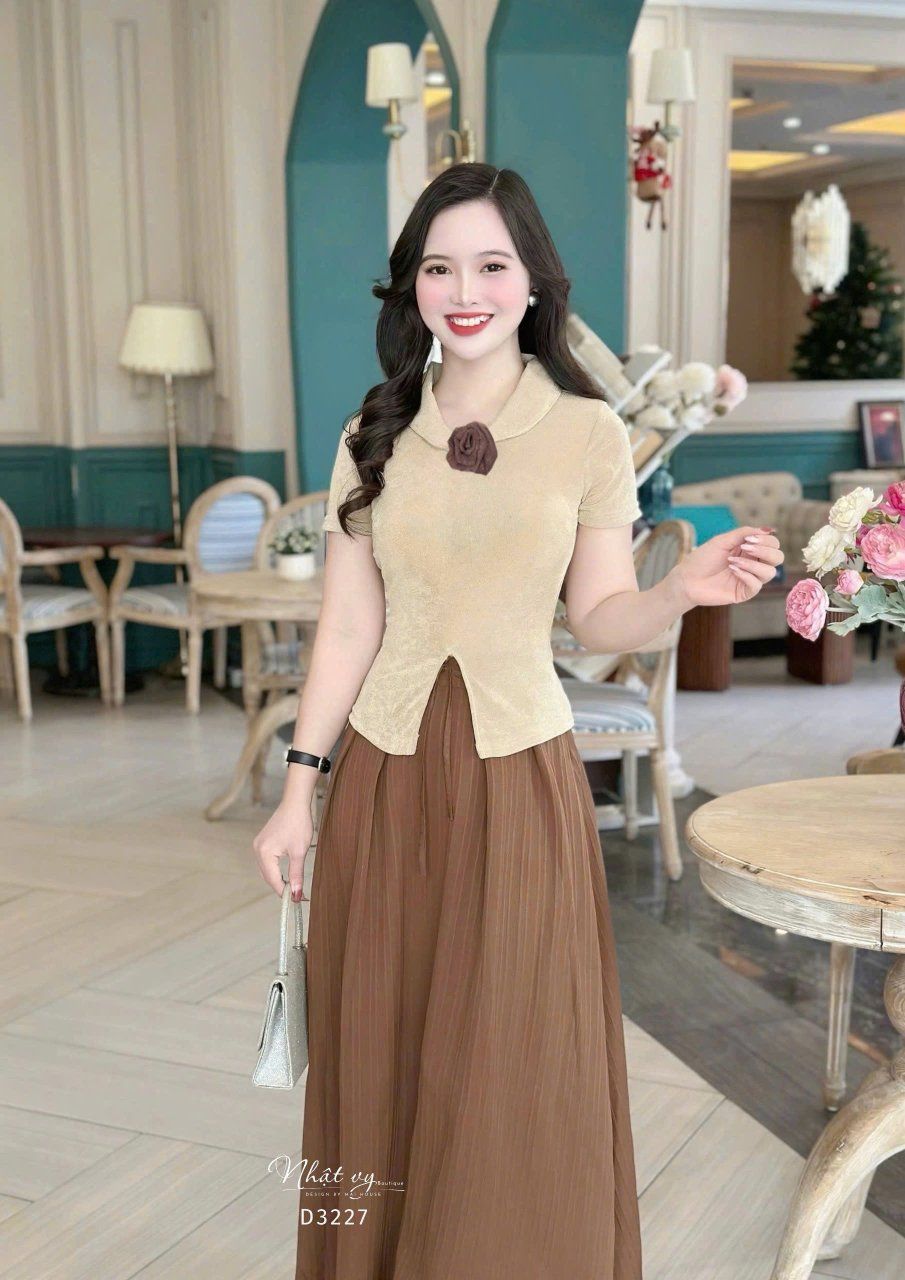 Set áo thun cổ bèo cài hoa kèm chân váy dáng dài - D3227