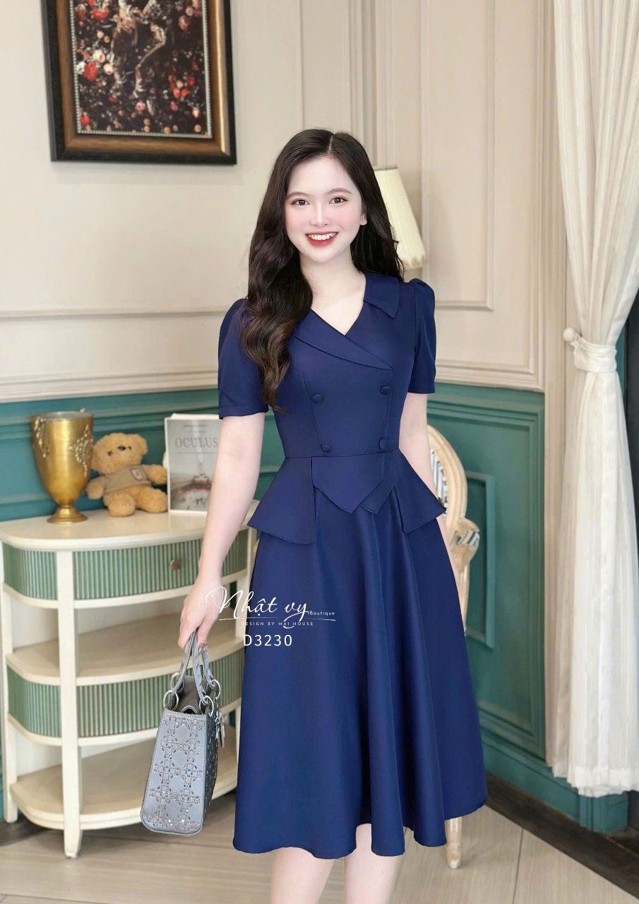 Đầm cổ V bèo cách điệu đính nút bọc form dáng xoè - D3230