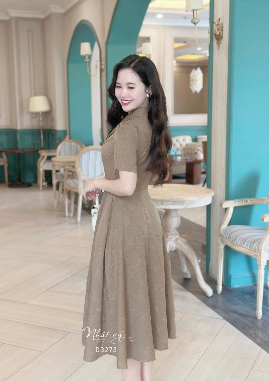 Đầm xốp hoa cổ V xếp ly đính nút bọc - D3273