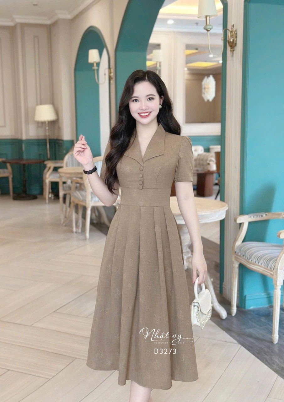 Đầm xốp hoa cổ V xếp ly đính nút bọc - D3273