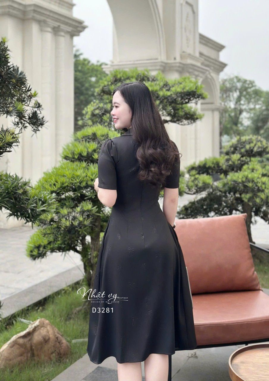 Đầm cổ vest xếp ly bên eo đính nút bọc - D3281