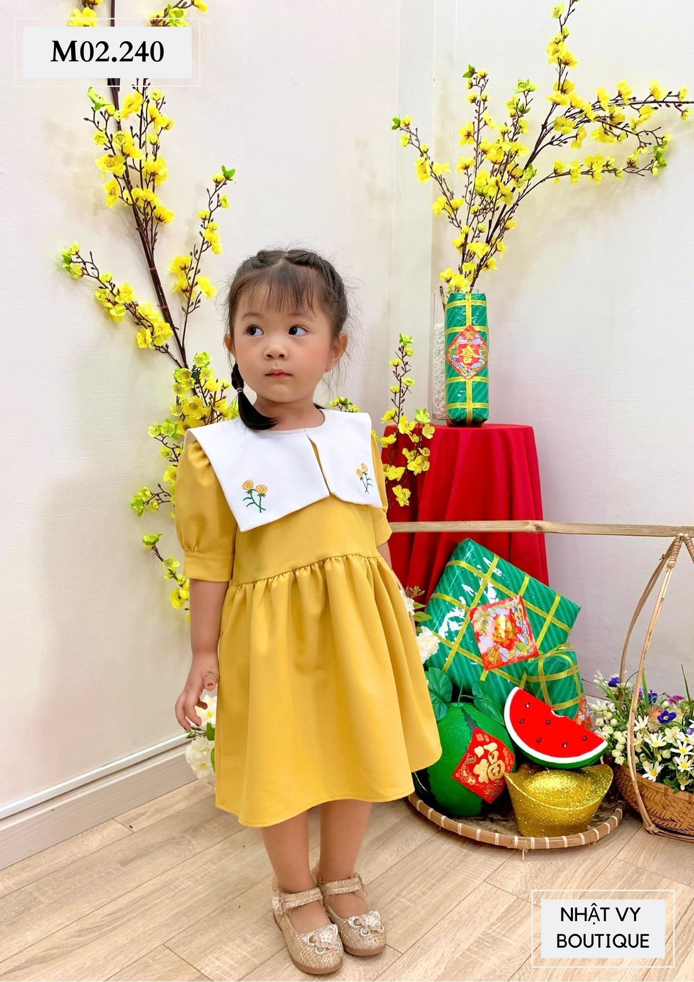 ĐẦM BÉ CỔ VUÔNG THÊU HOA - M02