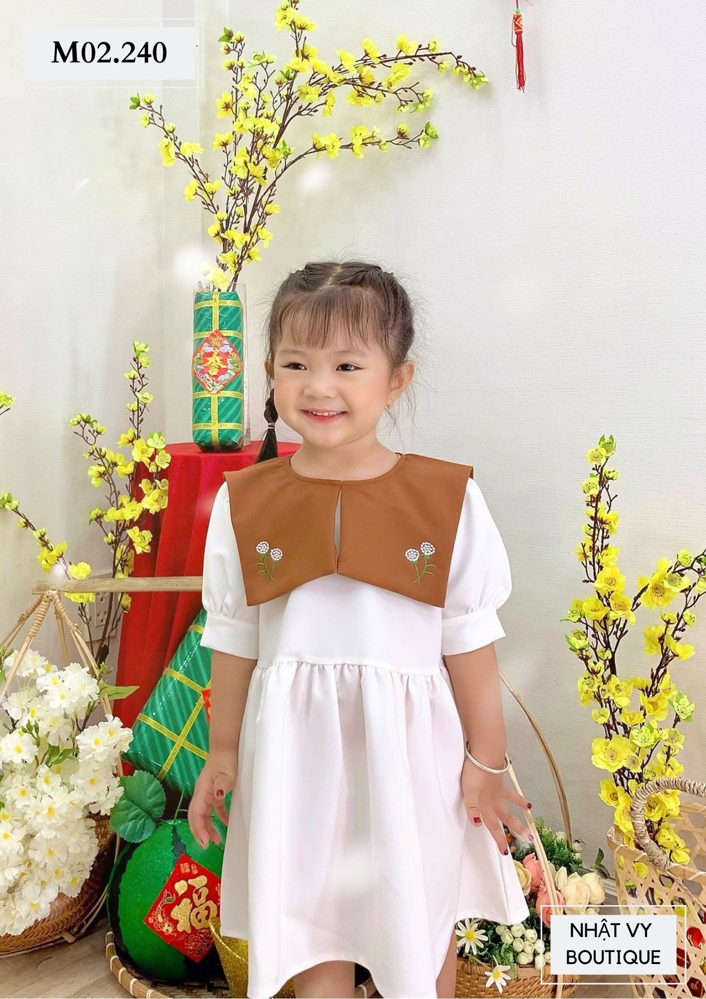 ĐẦM BÉ CỔ VUÔNG THÊU HOA - M02