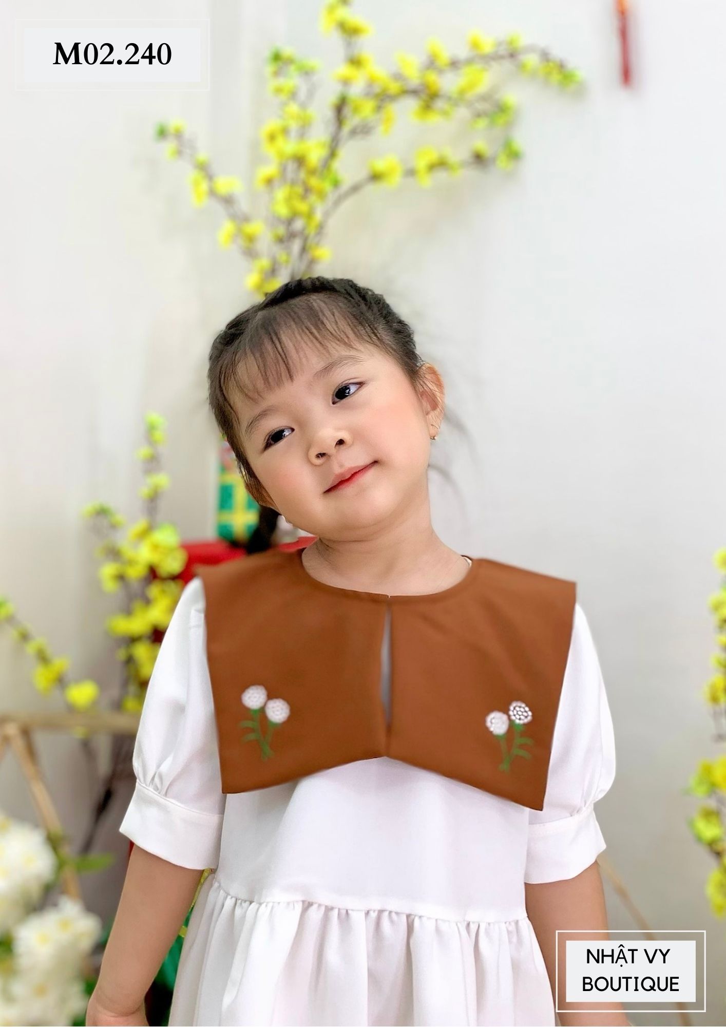 ĐẦM BÉ CỔ VUÔNG THÊU HOA - M02