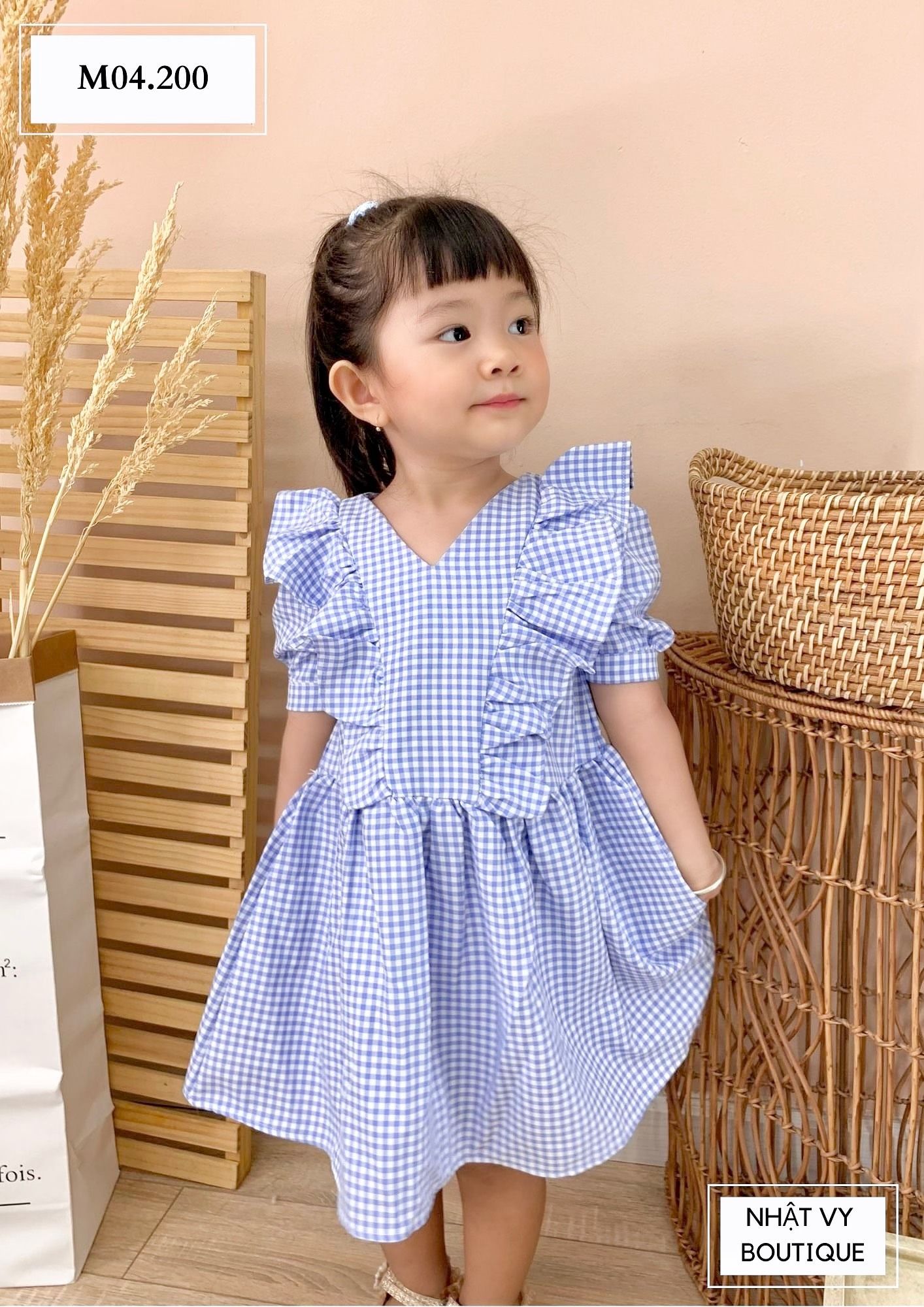 ĐẦM BÉ CARO CỔ V PHỐI BÈO M04