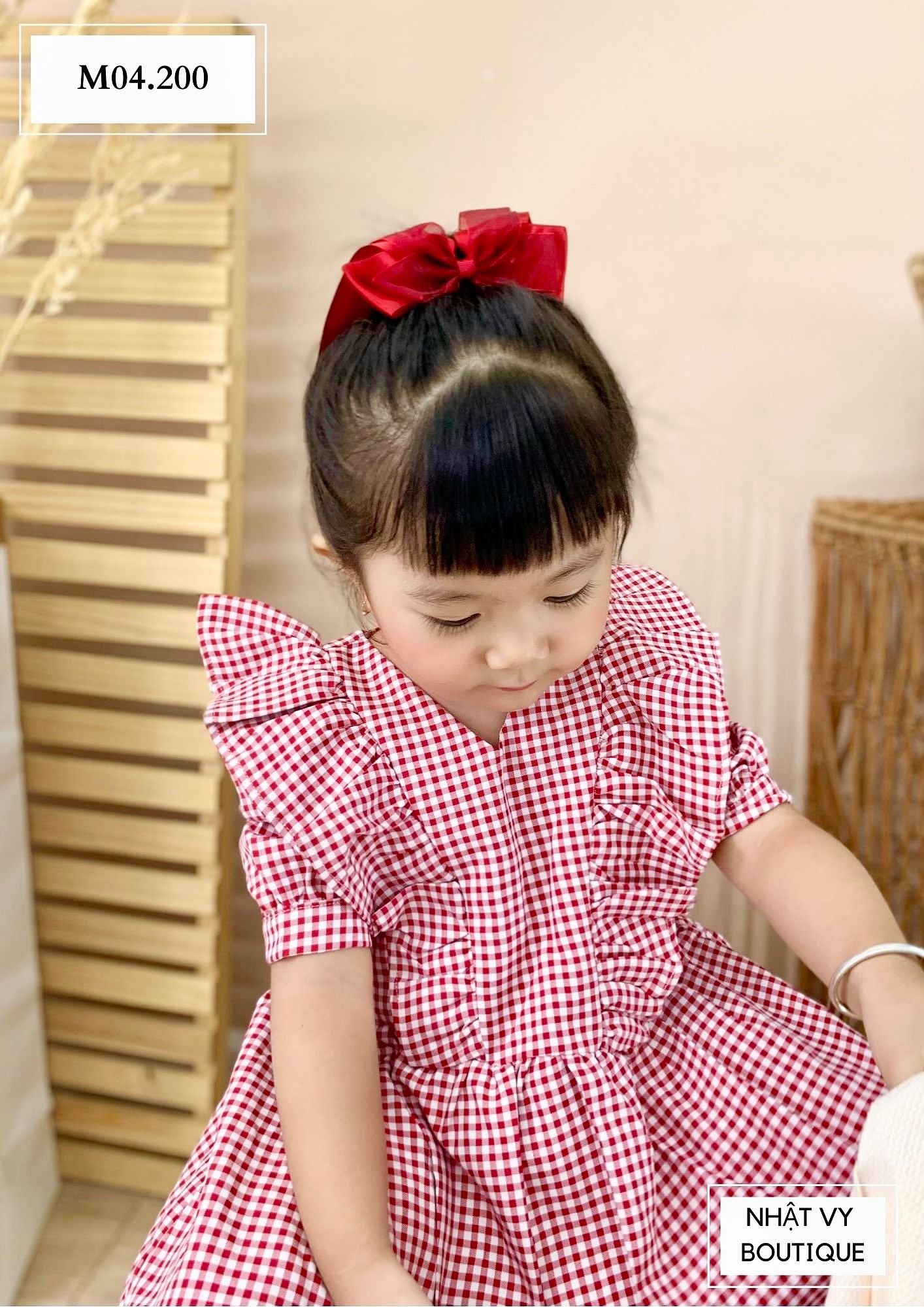 ĐẦM BÉ CARO CỔ V PHỐI BÈO M04