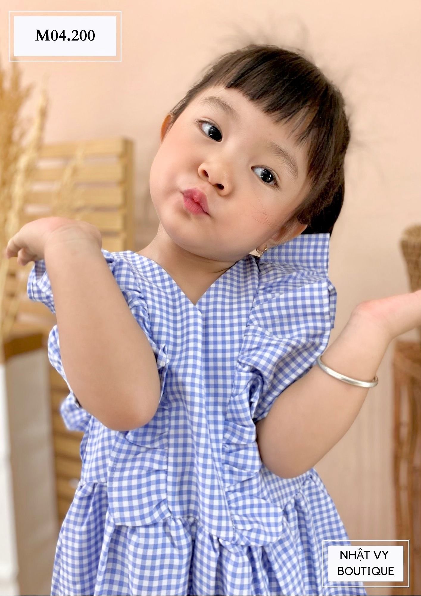 ĐẦM BÉ CARO CỔ V PHỐI BÈO M04