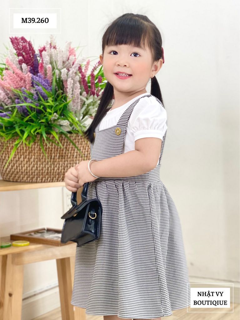 Set yếm bé caro áo trơn trắng - M39