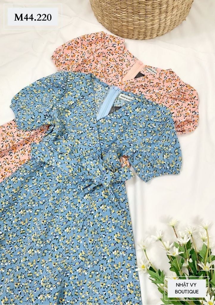 Đầm bé hoa nhí cổ đắp chéo kèo dây - M44