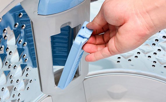 Lồng giặt của máy giặt Toshiba AW-B1000GV bằng thép không gỉ bảo vệ tốt quần áo