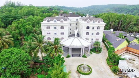 Boulevard Hotel