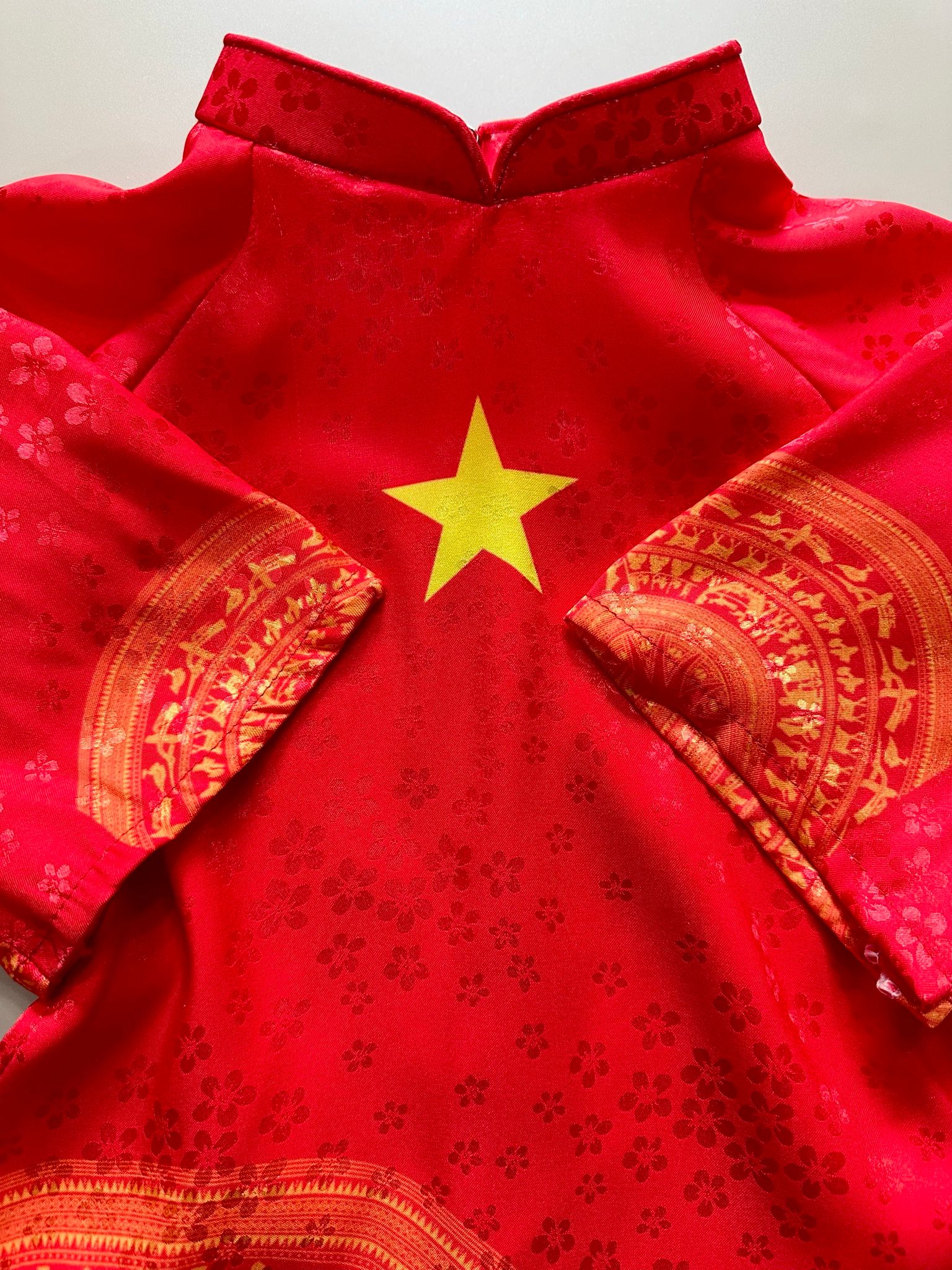 8-36kg; 1-10T (loại tốt) Áo dài lá cờ đỏ sao vàng cho bé gái- Đỏ hoa mai, quần phi bóng loại 1