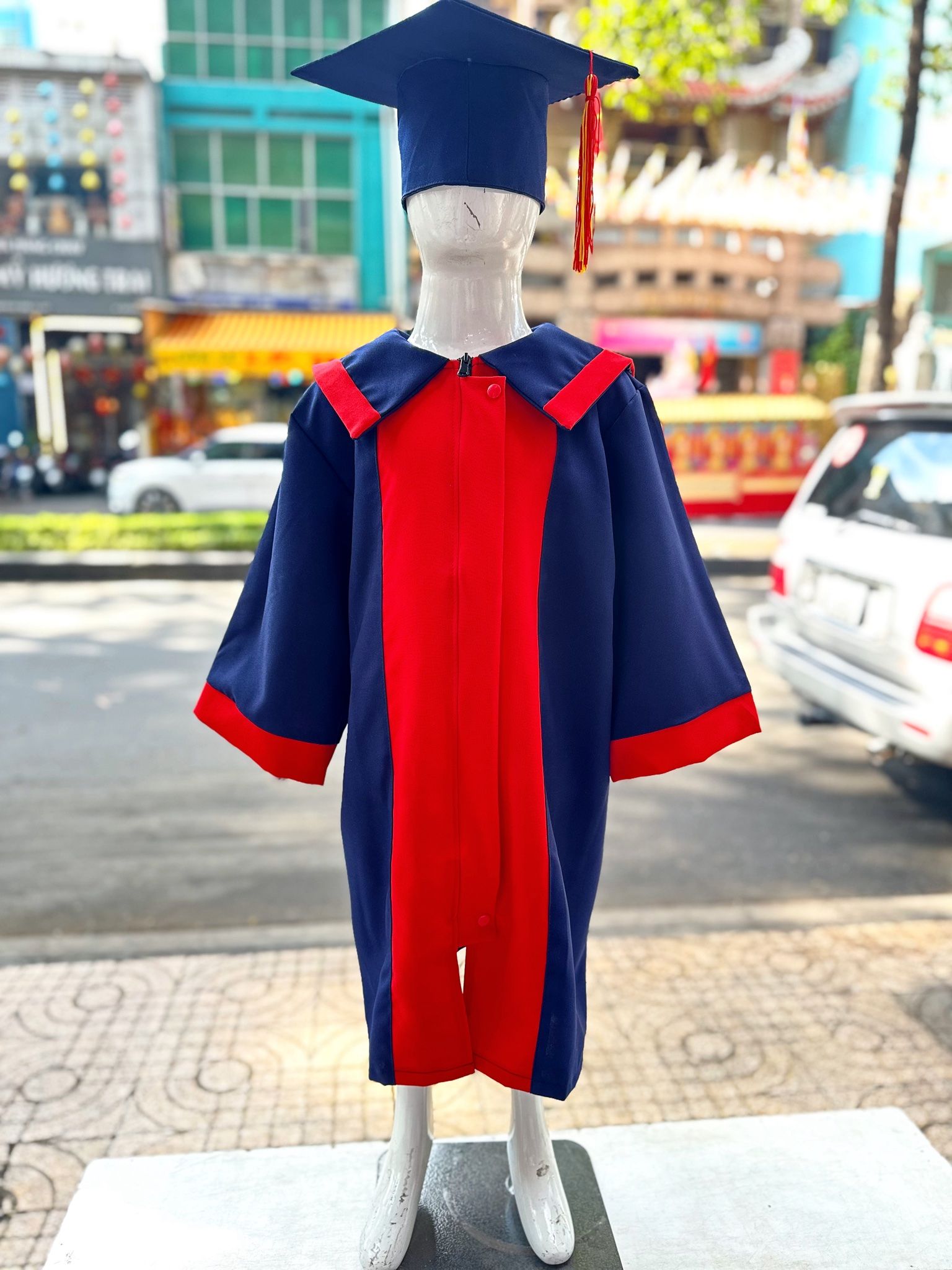 Set tốt nghiệp mầm non đáng yêu- gồm áo, nón, bằng