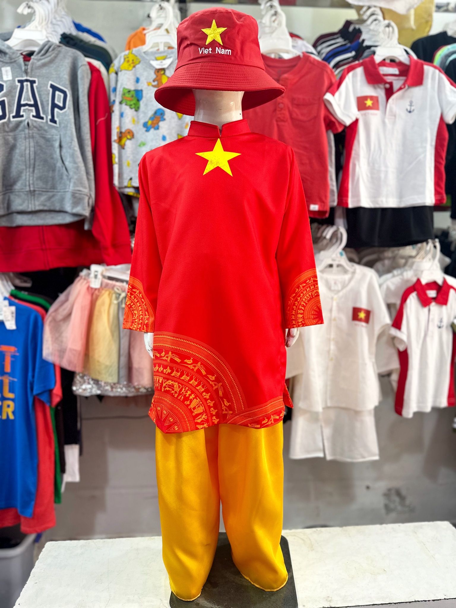8-36kg; 1-10T (loại tốt) Áo dài lá cờ đỏ sao vàng cho bé trai- Đỏ trống đồng, quần phi bóng loại 1
