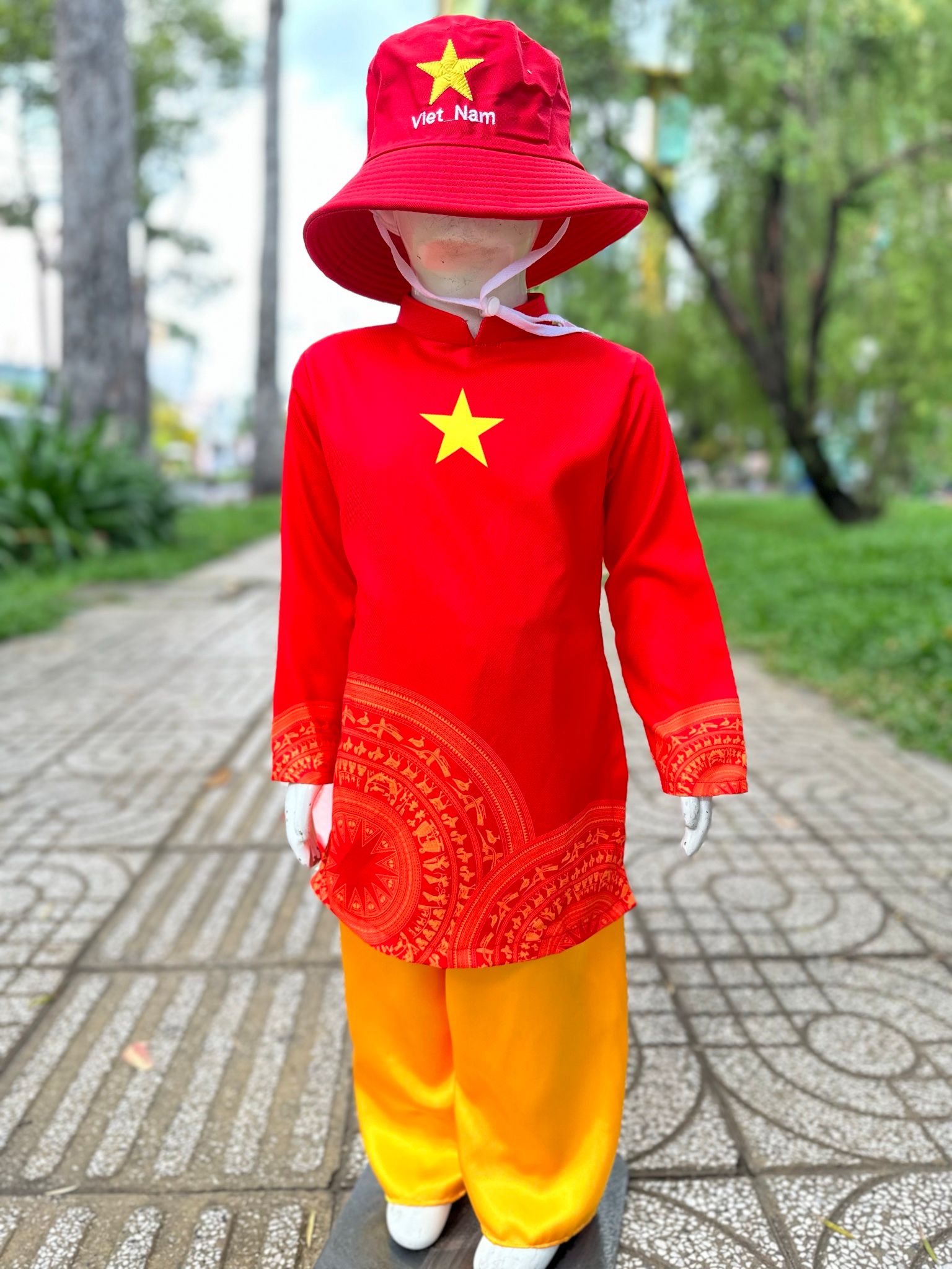 8-36kg; 1-10T (loại tốt) Áo dài lá cờ đỏ sao vàng cho bé trai- Đỏ trống đồng, quần phi bóng loại 1