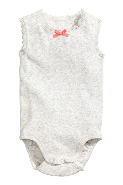  [12-18M ; 1-2T] Bodysuit 3 Lỗ HM Bé Gái - Xám Ren 