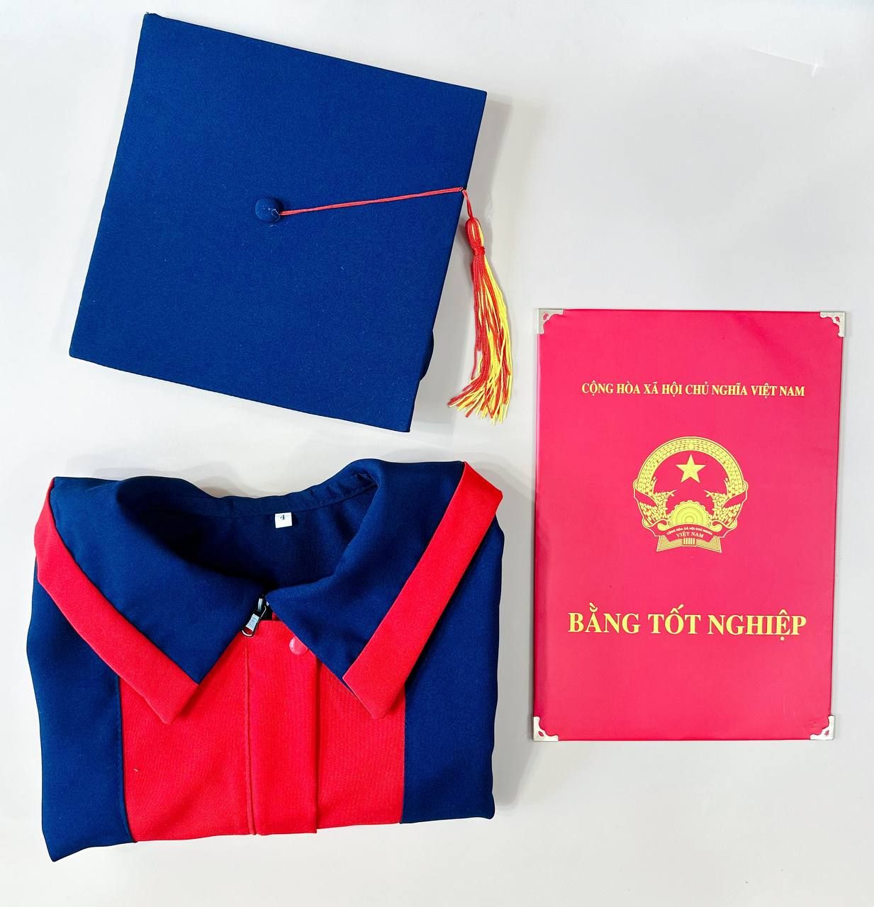 Set tốt nghiệp mầm non đáng yêu- gồm áo, nón, bằng