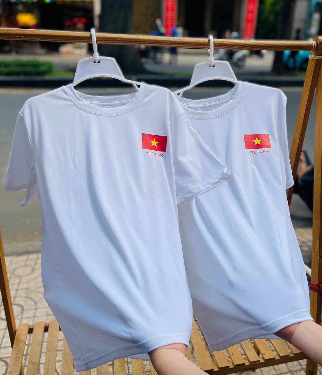Áo thun lá cờ đỏ sao vàng người lớn- vải thun giày (unisex)