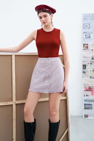 Chân váy mini tweed karo đỏ mix sợi khuy trang trí