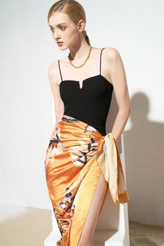 Khăn sarong resort style lụa hoạ tiết tropical ginger orange