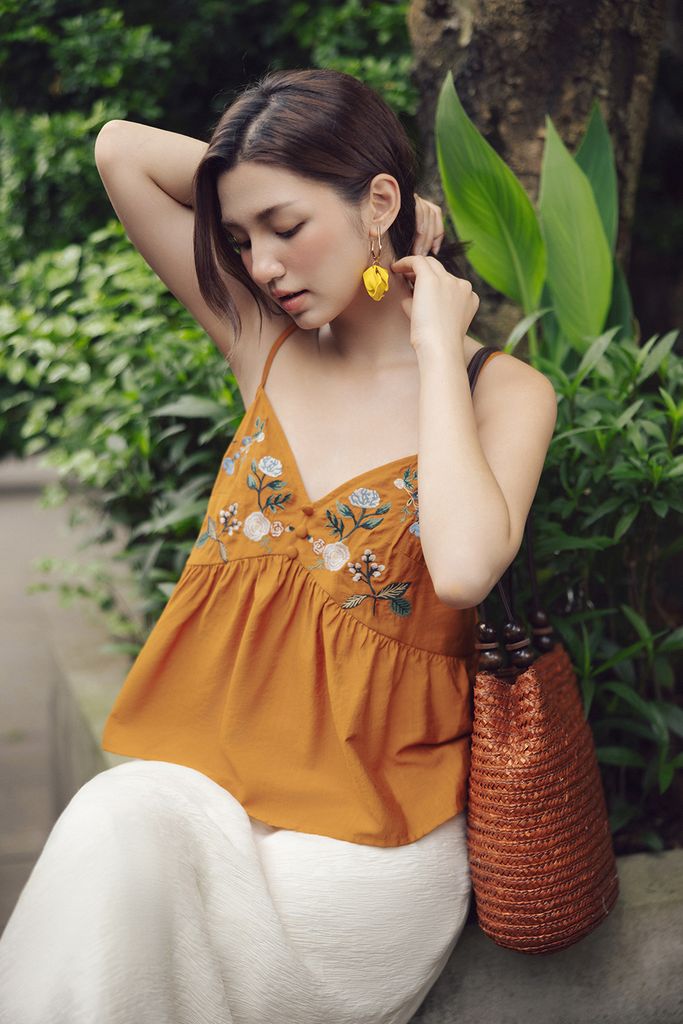 Áo 2 dây đũi xước vàng peplum thêu florals