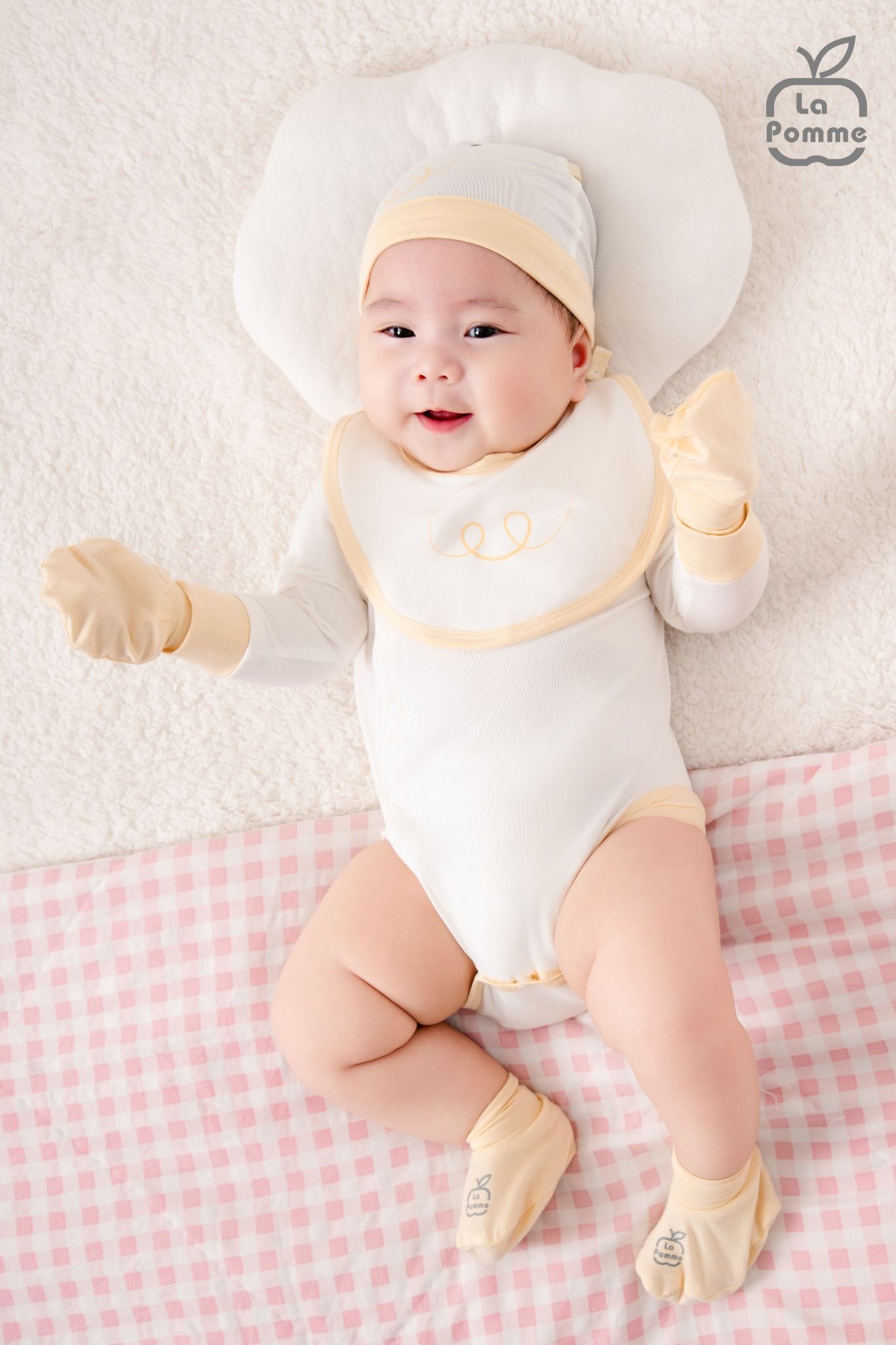 Yếm La Pomme Người bạn trong vườn