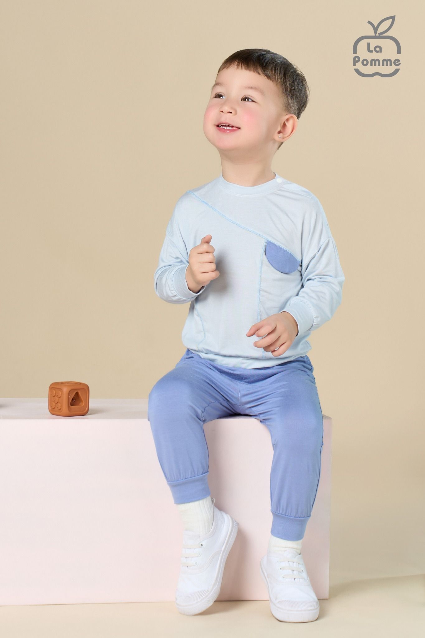 Bộ dài tay La Pomme chỉ màu kèm túi năng động
