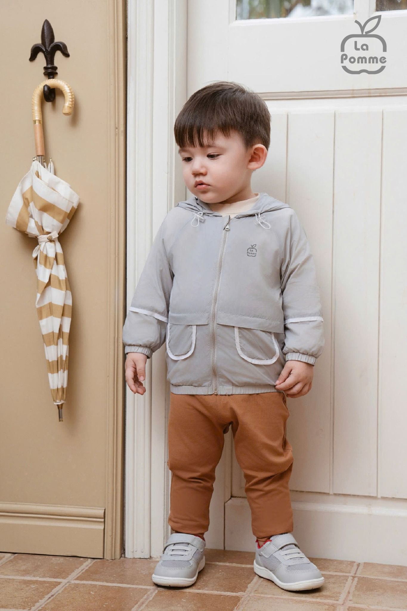Áo khoác gió La Pomme kèm mũ viền màu dễ thương