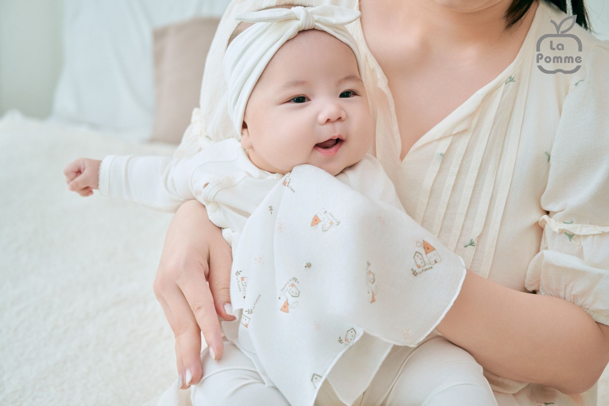 Set 5 Khăn sữa sợi tre lụa La Pomme (30x30cm) - Trắng (Ngôi làng)