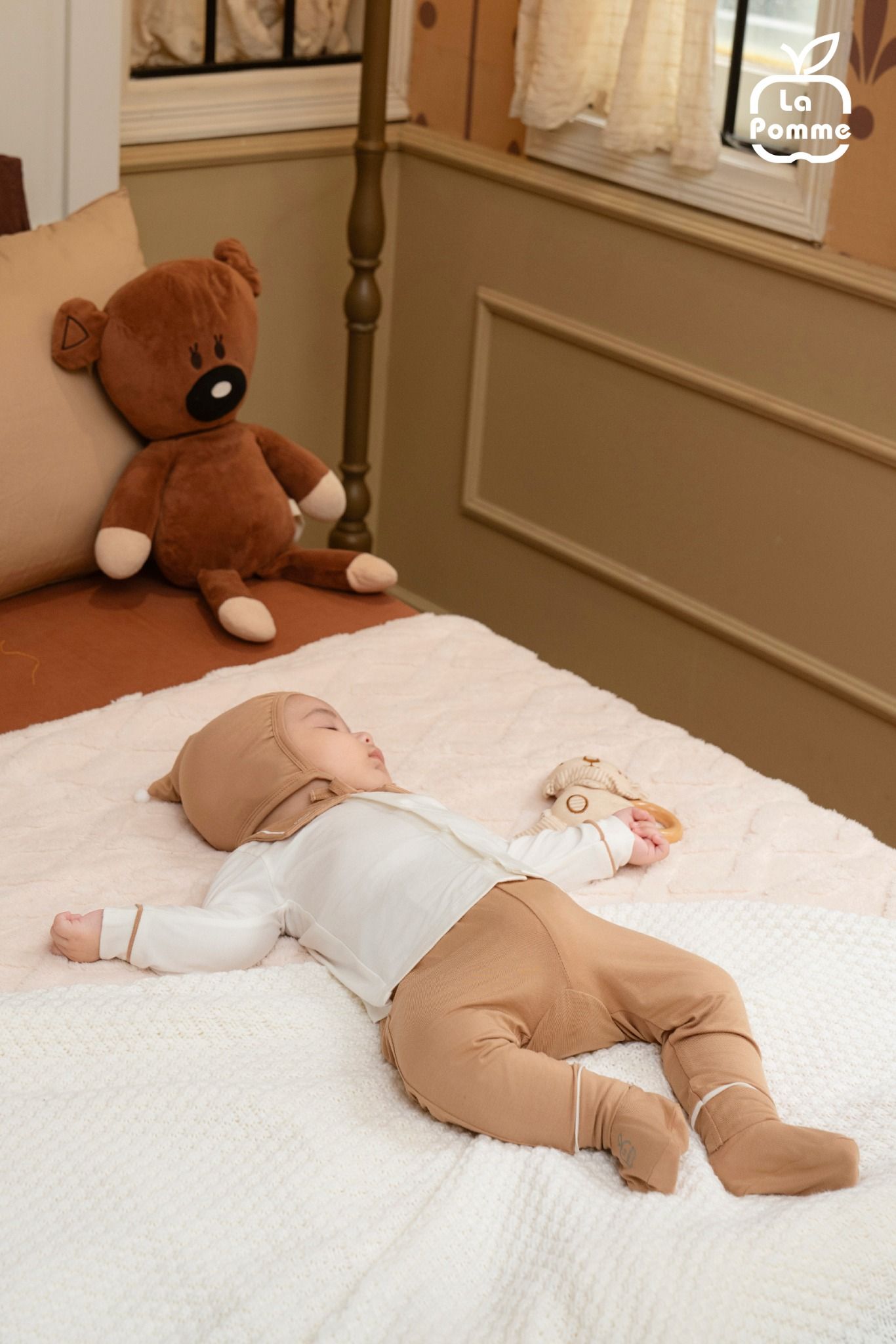 Bộ dài tay cúc giữa La Pomme lá cổ cách điệu