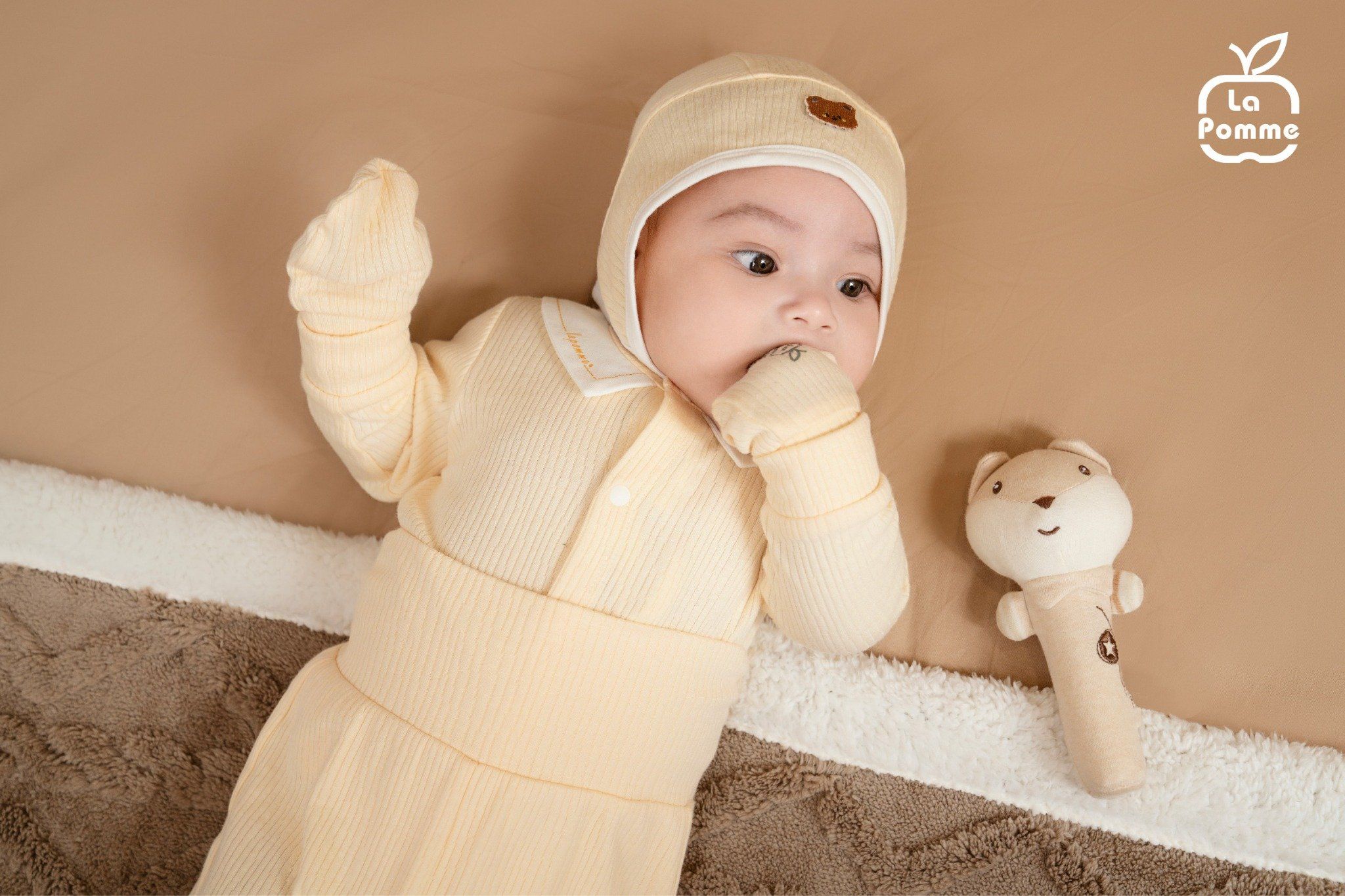 Set bao tay bao chân La Pomme dệt vân chìm