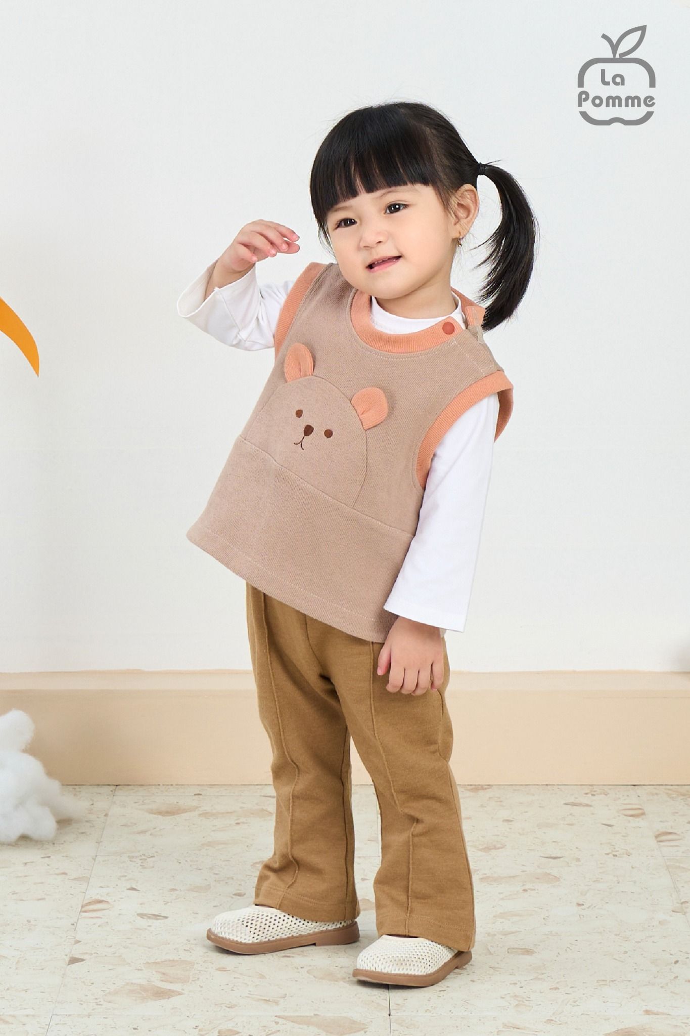 Áo Gile La Pomme cúc bấm mặt gấu