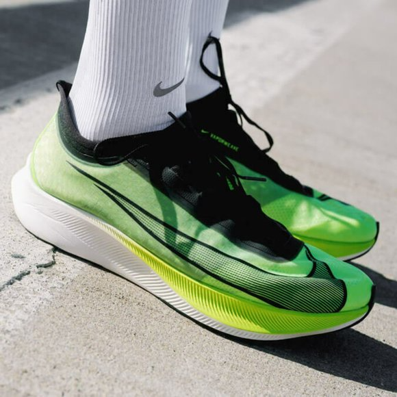 zoom fly 3 electric green