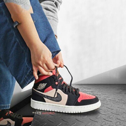 Giày Nike Air Jordan 1 Mid 'Burgundy Dusty Pink' BQ6472-202 – AUTHENTIC  SHOES
