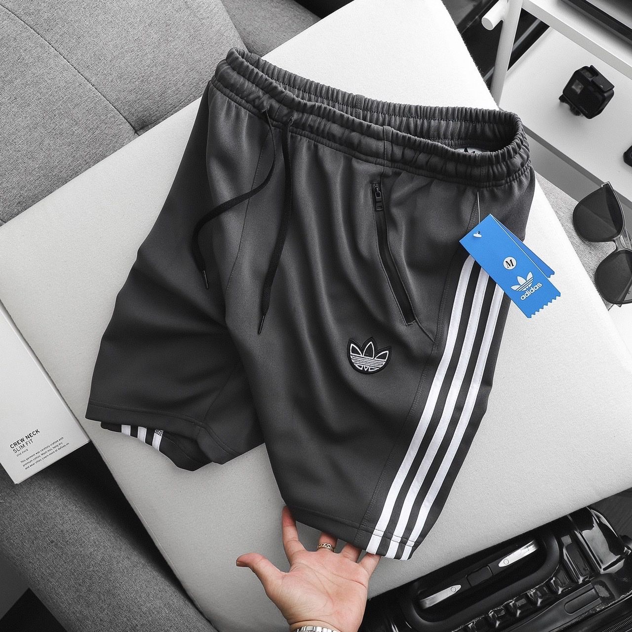 QUẦN SHORT DAS TÚI CHÉO LOGO 2M