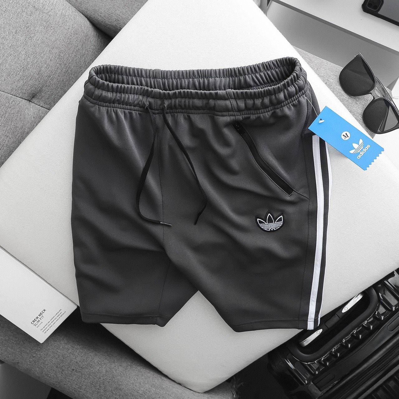 QUẦN SHORT DAS TÚI CHÉO LOGO 2M