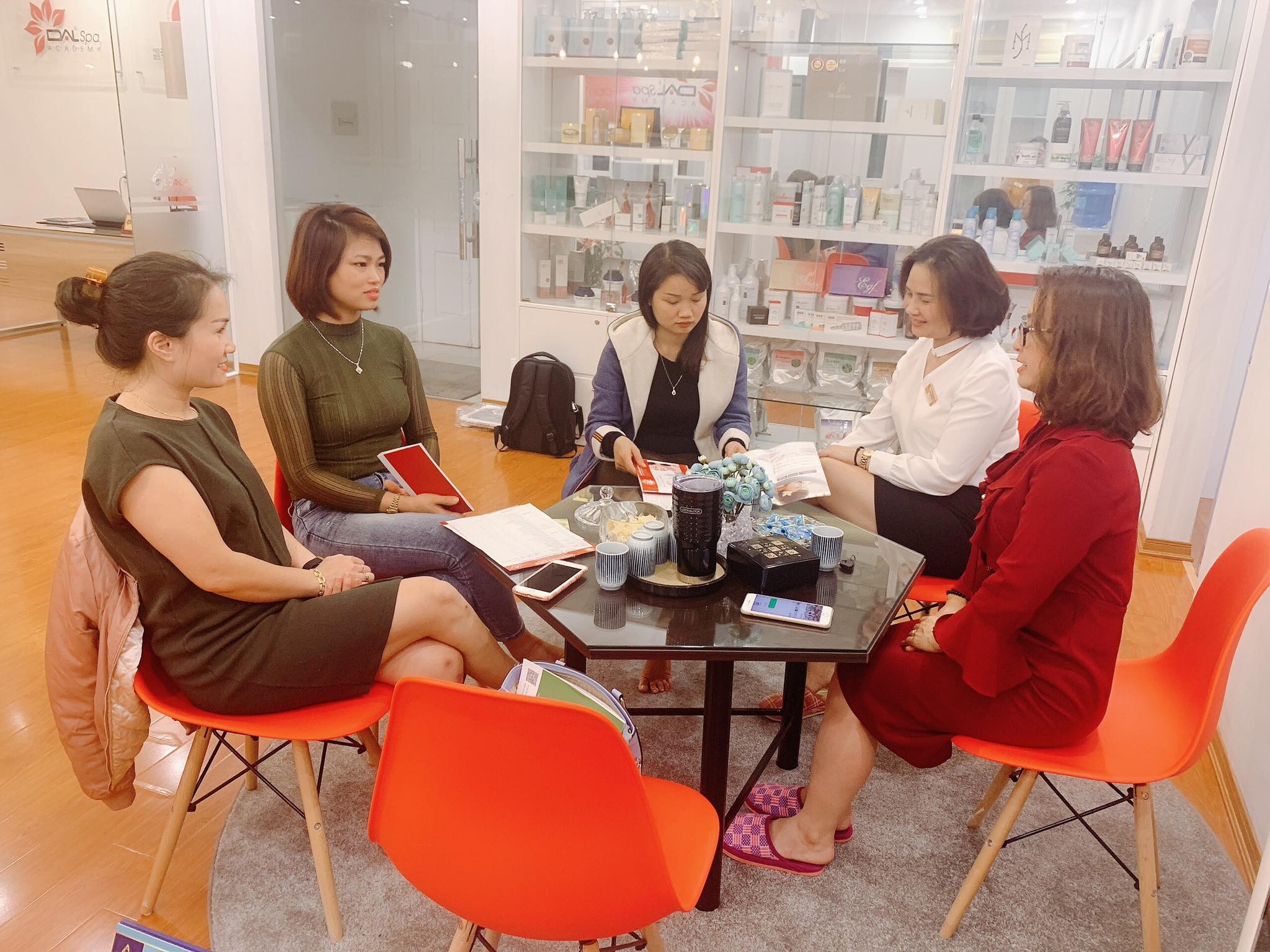 KỸ NĂNG THƯƠNG THUYẾT & XỬ LÝ TÌNH HUỐNG TRONG NGÀNH LÀM ĐẸP