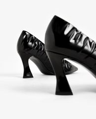 CHARLES & KEITH - Giày cao gót mũi nhọn xếp li hiện đại