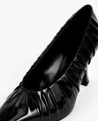 CHARLES & KEITH - Giày cao gót mũi nhọn xếp li hiện đại