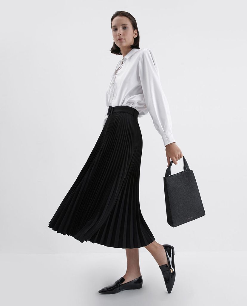 CHARLES & KEITH - Giày đế bệt nữ mũi nhọn Metal Accent