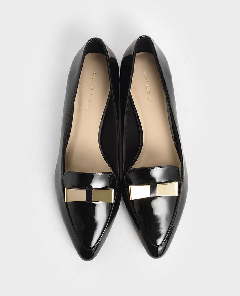 CHARLES & KEITH - Giày đế bệt mũi nhọn Metal Bow