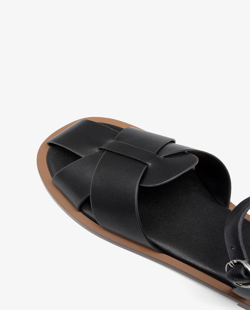 CHARLES & KEITH - Giày sandals nữ bít mũi phối quai thời trang