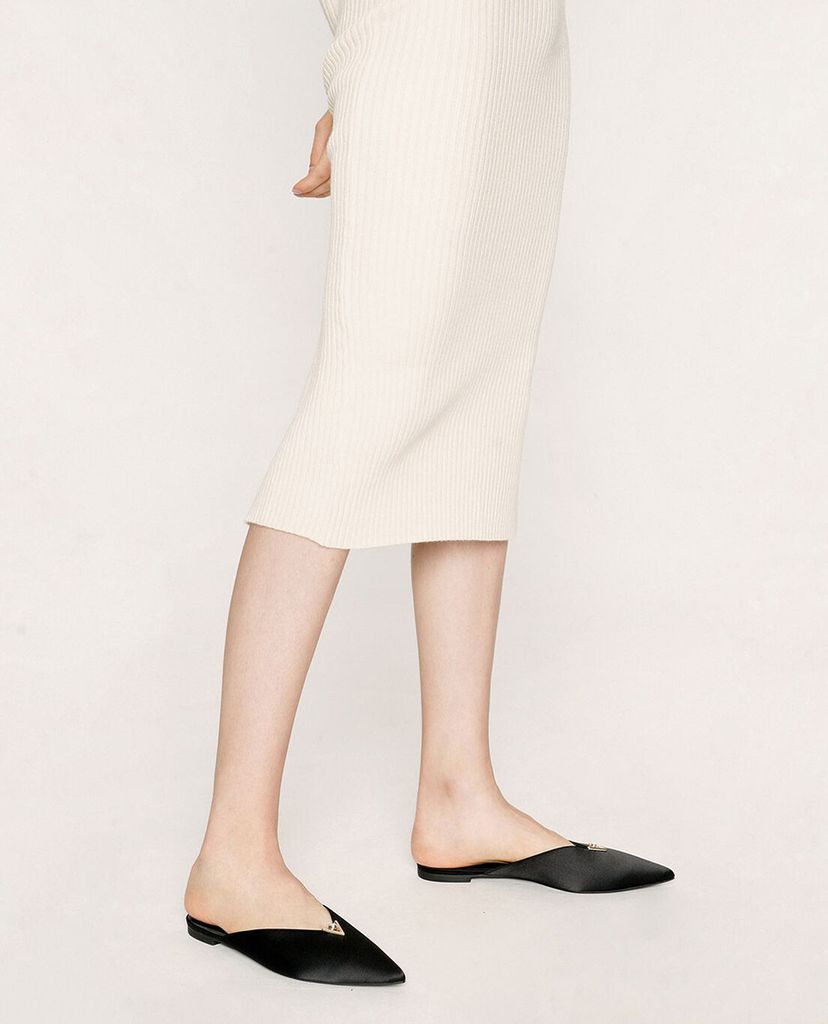 CHARLES & KEITH - Giày đế bệt mũi nhọn Satin Embellished V Cut