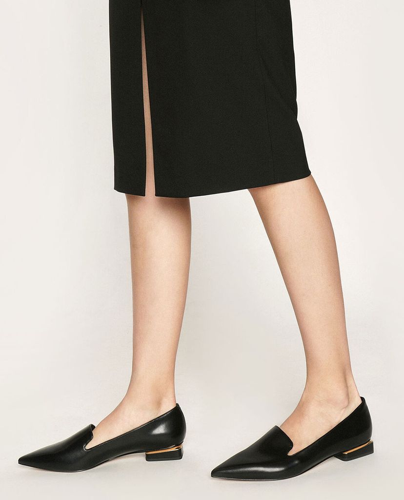 CHARLES & KEITH - Giày đế bệt mũi nhọn Metal Accent